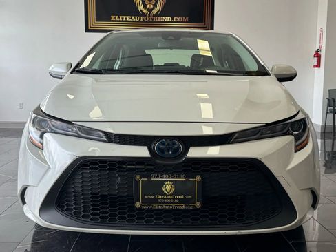 Used 2020 Toyota Corolla LE image 2