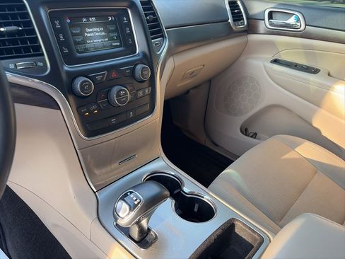 Used 2015 Jeep Grand Cherokee Laredo w/ Quick Order Package 23E image 19