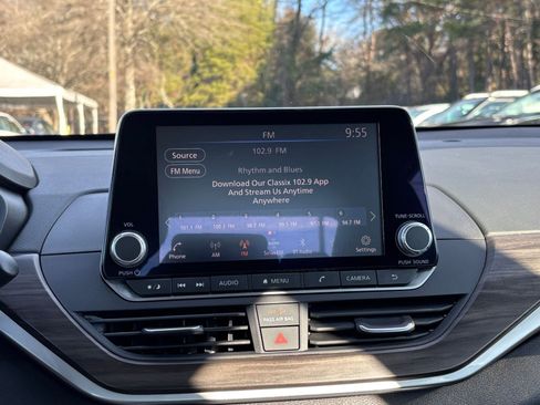 Used 2025 Nissan Altima 2.5 SV image 21