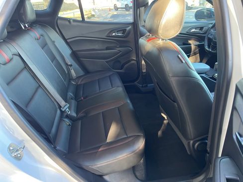 Used 2025 Chevrolet Trax RS w/ Sunroof Package image 14