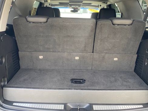 Used 2019 Cadillac Escalade Luxury RWD image 12