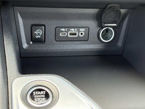 Used 2025 Nissan Sentra SR FWD image 27