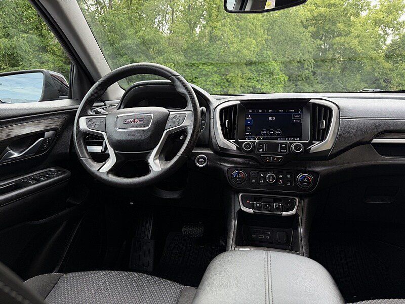 Used 2023 GMC Terrain SLE w/ Driver Convenience Package FWD image 11