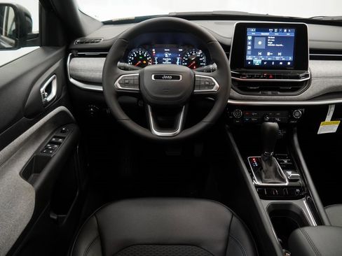 New 2026 Jeep Compass Latitude image 18