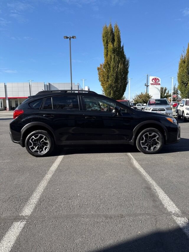 Used 2017 Subaru Crosstrek 2.0i Premium w/ Moonroof Package AWD/4WD image 4