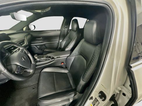 Used 2019 Lexus UX 200 w/ Premium Package FWD image 13