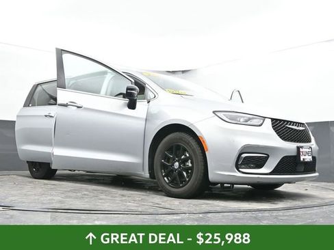 Used 2024 Chrysler Pacifica Touring-L image 69