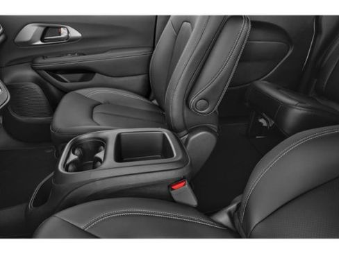 Certified 2025 Chrysler Voyager LX FWD image 13
