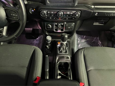 Used 2018 Jeep Wrangler Unlimited Sport S AWD/4WD image 13