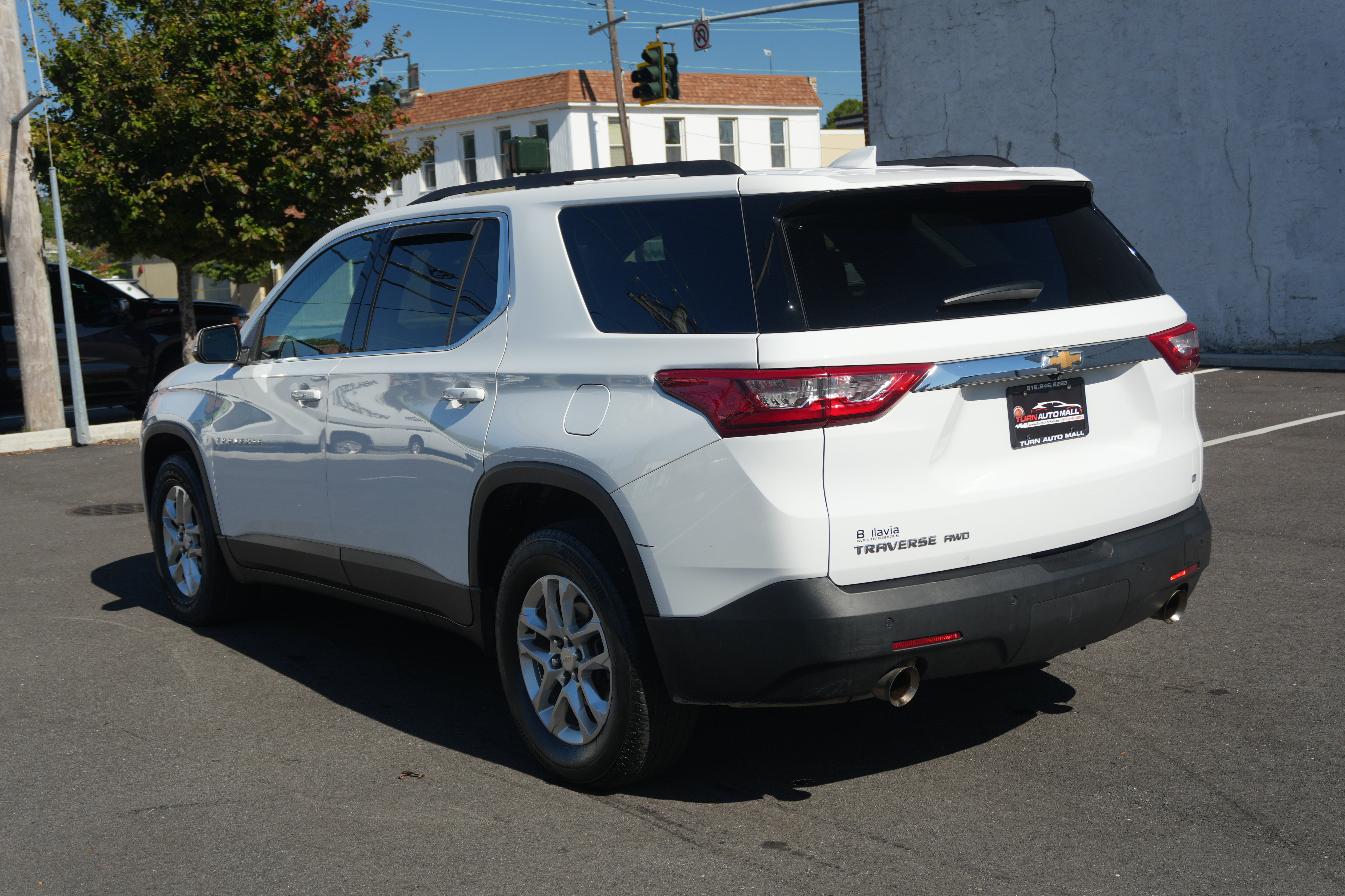 Used 2021 Chevrolet Traverse LT AWD/4WD image 3