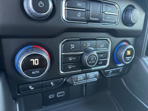 Used 2024 Chevrolet Suburban RST w/ Luxury Package image 5