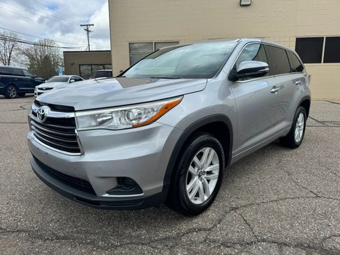 Used 2016 Toyota Highlander LE image 3