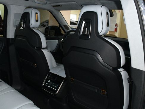 Used 2023 Rivian R1S Launch Edition AWD/4WD image 16
