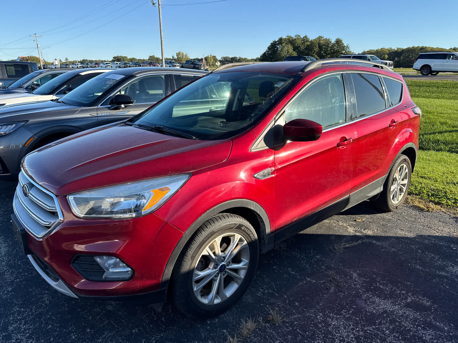Used 2018 Ford Escape SE w/ SE Sync 3 Package FWD image 2