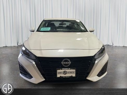 New 2025 Nissan Altima 2.5 SL image 2