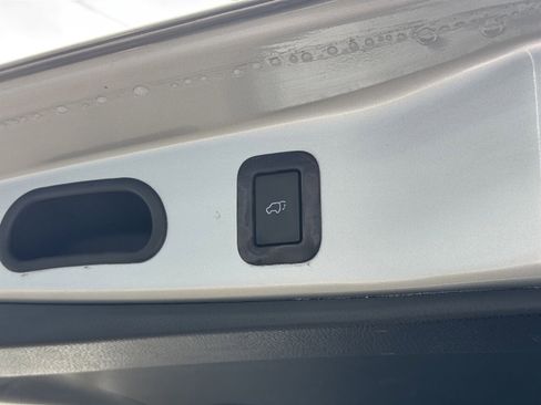 Used 2015 Toyota Highlander Limited w/ Driver Technology Package image 17