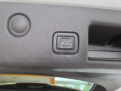 Used 2023 Chevrolet Equinox LT FWD image 31