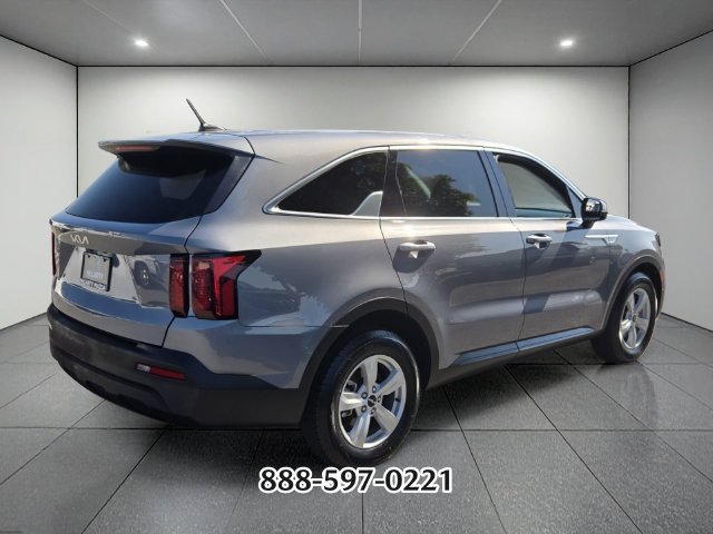 Used 2023 Kia Sorento LX FWD image 5