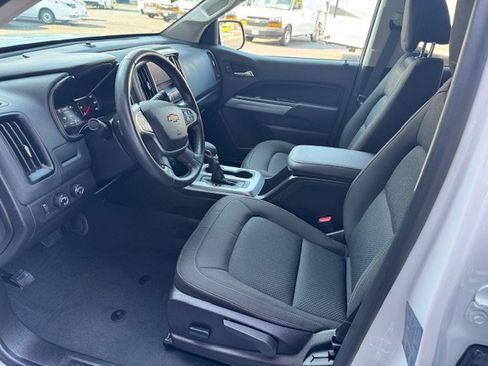 Used 2022 Chevrolet Colorado LT AWD/4WD image 7