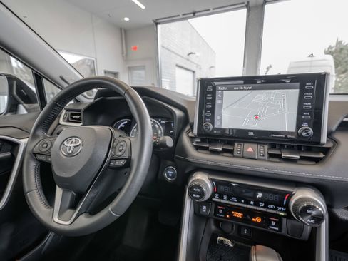 Used 2021 Toyota RAV4 Limited image 19