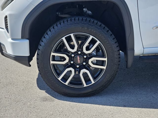 Used 2024 GMC Sierra 1500 AT4 w/ Technology Package AWD/4WD image 13