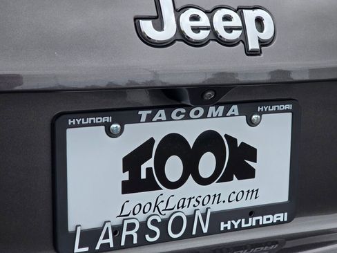 Used 2024 Jeep Compass Limited image 17