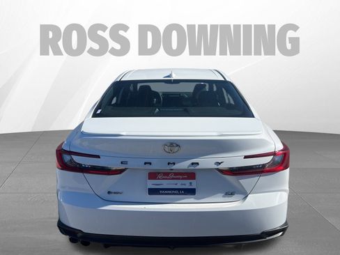 Used 2025 Toyota Camry SE image 5