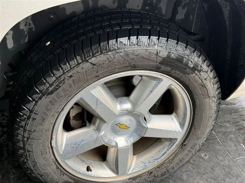 Used 2011 Chevrolet Suburban LTZ RWD image 6