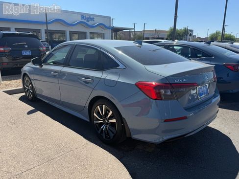 Used 2024 Honda Civic EX image 3