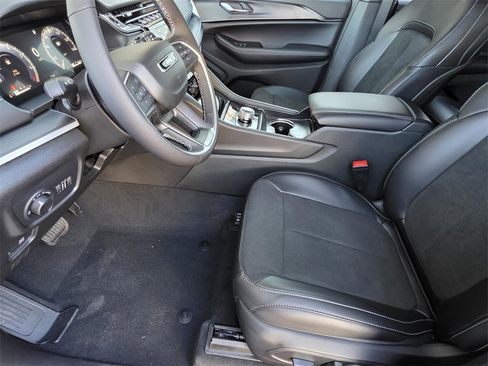 New 2025 Jeep Grand Cherokee Altitude image 6