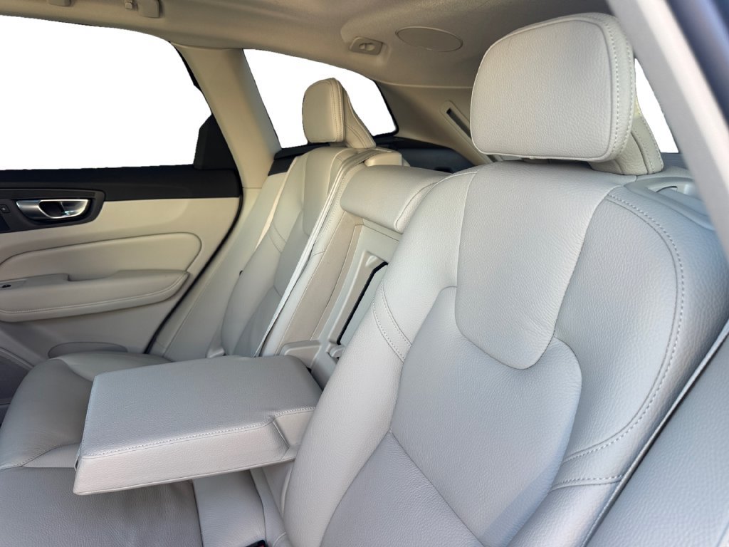 Certified 2024 Volvo XC60 B5 Plus w/ Climate Package AWD/4WD image 27