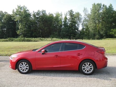 Used 2017 MAZDA MAZDA3 Sport w/ Preferred Equipment Package FWD image 5