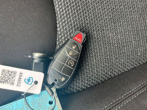 Used 2019 Jeep Cherokee Latitude w/ Cold Weather Group AWD/4WD image 35