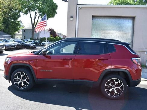 Used 2025 Jeep Compass Limited AWD/4WD image 5