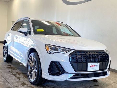 Used 2023 Audi Q3 2.0T Premium w/ Black Optic Sport Package image 2