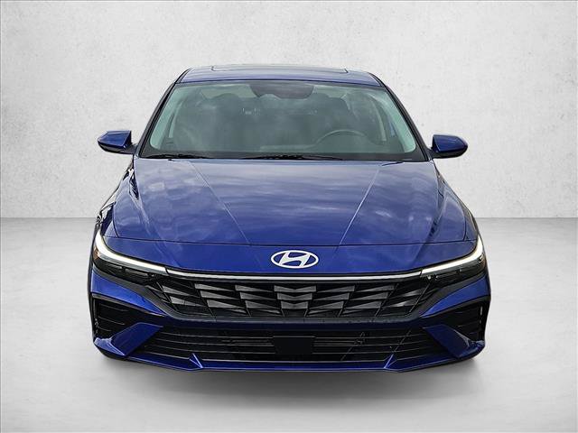 Used 2025 Hyundai Elantra SEL FWD image 2