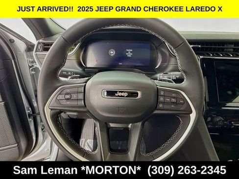New 2025 Jeep Grand Cherokee L Laredo image 11