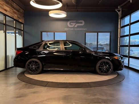 Used 2022 Honda Civic Sport image 2