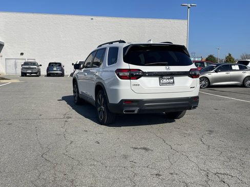 Used 2025 Honda Pilot Sport image 5