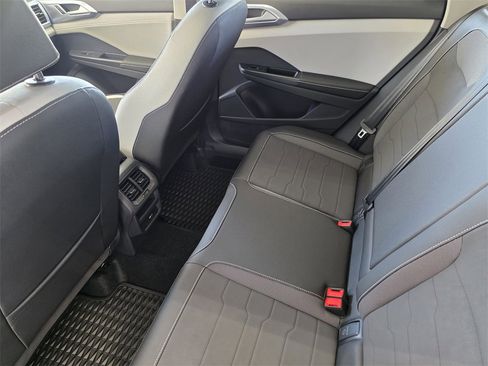 New 2025 Volkswagen Taos SE image 19