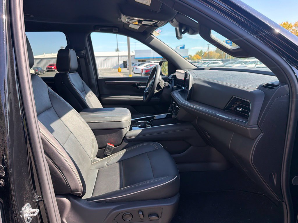 Used 2026 Chevrolet Suburban Premier AWD/4WD image 13