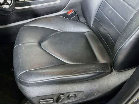 Used 2021 Toyota Highlander XLE AWD/4WD image 19