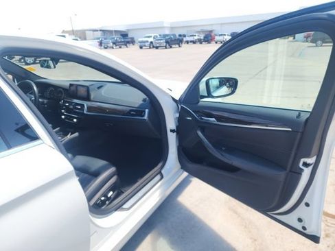 Used 2019 BMW 530e RWD image 24