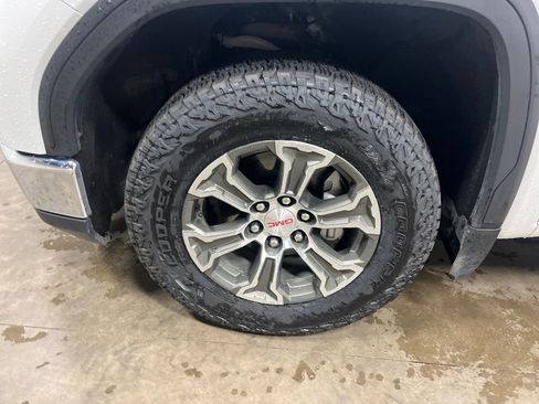 Certified 2025 GMC Sierra 1500 SLT image 10