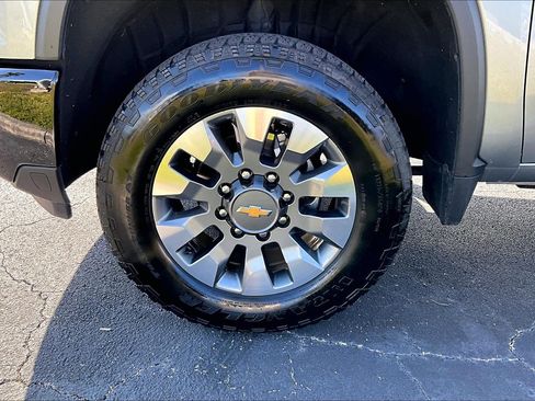 Certified 2025 Chevrolet Silverado 2500 Custom w/ Custom Value Package image 9