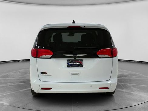 Used 2024 Chrysler Voyager LX FWD image 4