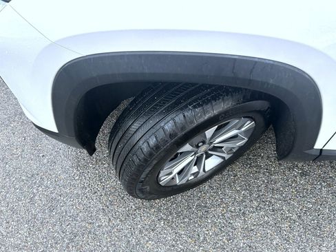 Used 2025 Chevrolet Equinox LT image 23