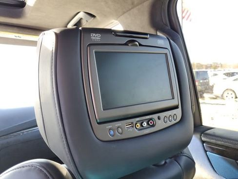 Used 2015 Cadillac Escalade ESV Platinum image 36