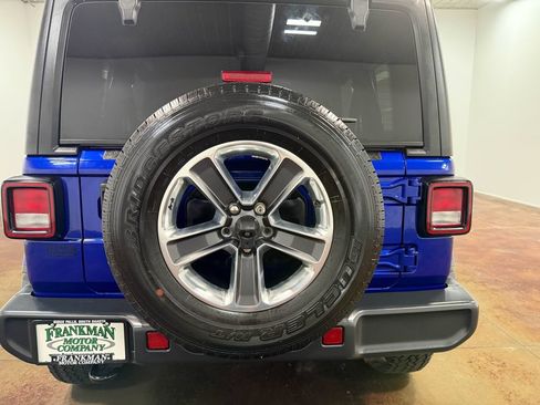 Used 2018 Jeep Wrangler Unlimited Sahara AWD/4WD image 92