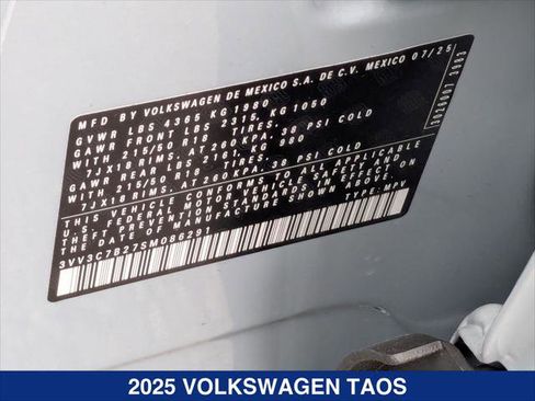 New 2025 Volkswagen Taos SE FWD image 22